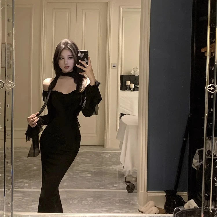 新款法式赫本风黑色一字肩连衣裙女春秋性感酷飒富家千金气质衣服