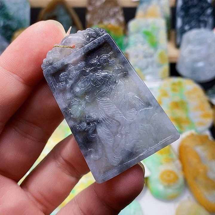 颈饰未镶嵌翡翠虎牌