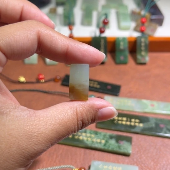 5***3和田玉（糖玉）未镶嵌颈饰