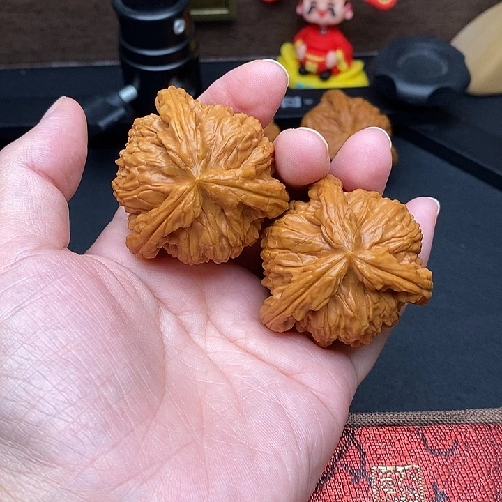 *****文玩核桃把件白奔