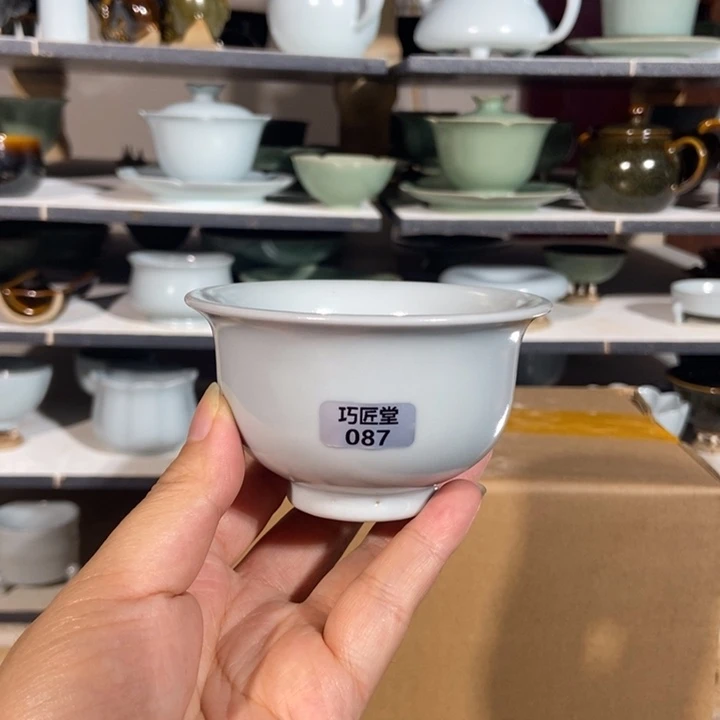 原矿汝瓷月白压手杯，瑕