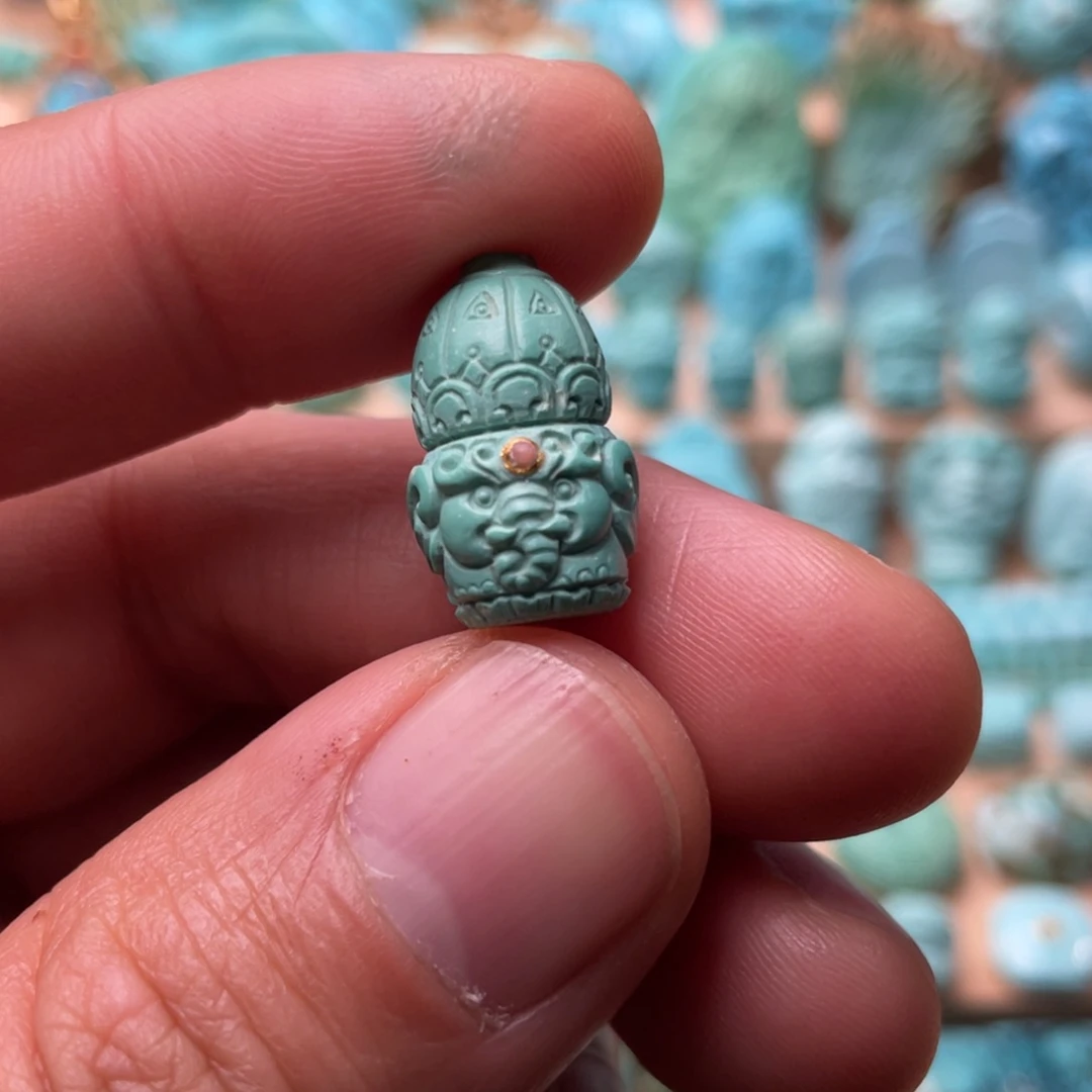 绿松石未镶嵌颈饰