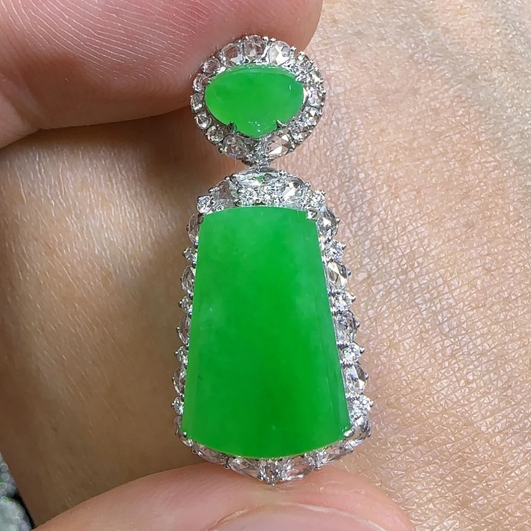 颈饰18K金镶嵌翡翠天然翡翠