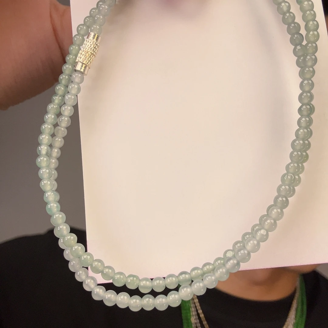 未镶嵌挂件翡翠一件