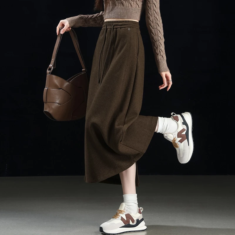 咖色开叉半身裙秋女2025新款a字包臀裙松紧腰抽绳简约气质中长裙