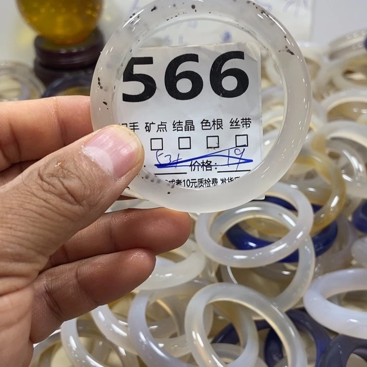 啵****玛瑙/玉髓手镯未镶嵌