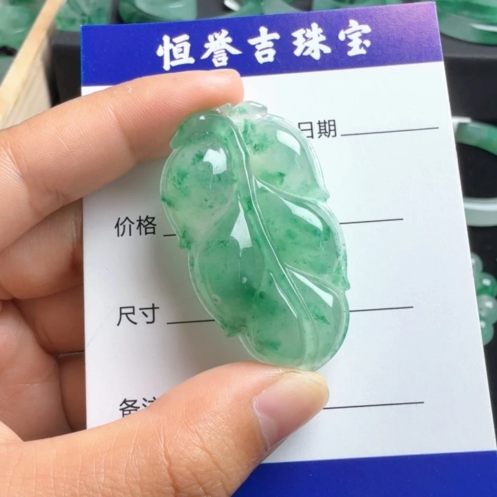 石英质玉未镶嵌颈饰