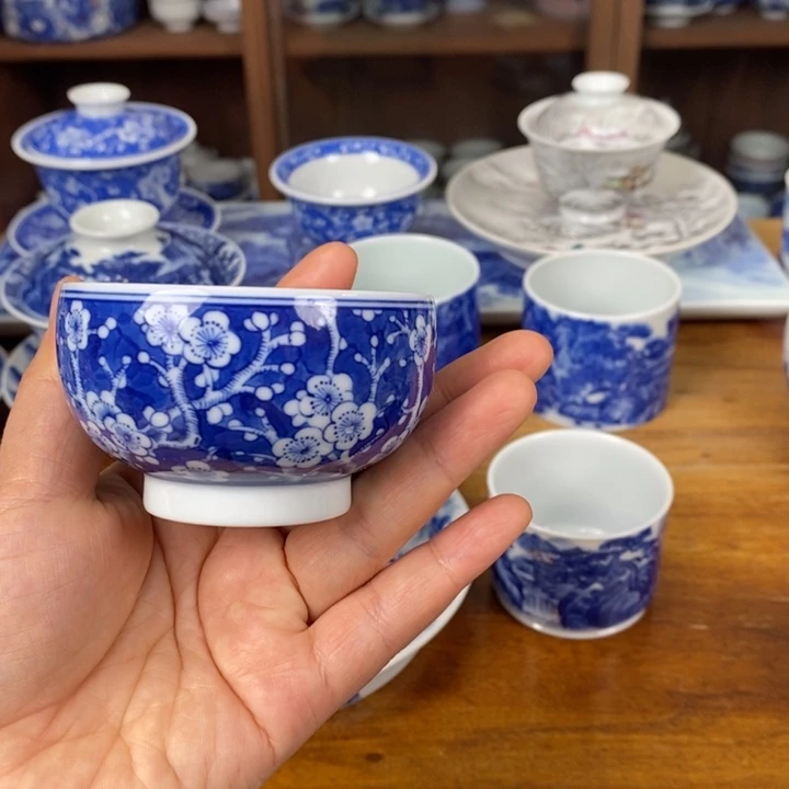 青花手绘冰梅小罗汉