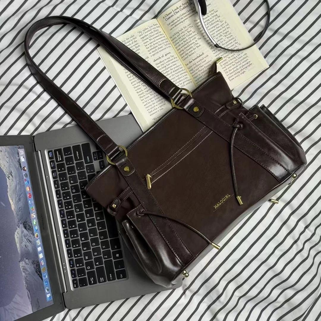 一张同学【长约35宽11高25单位厘米】时尚单肩腋下包C8244咖