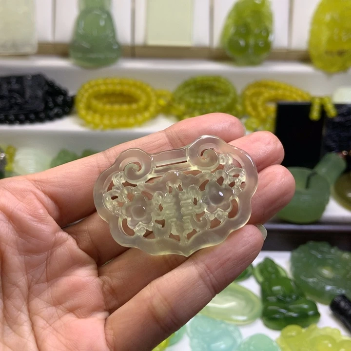 蛇纹石玉未镶嵌颈饰