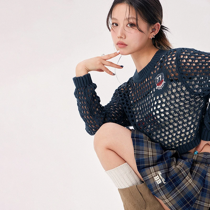 CHUU秋季女装贴标设计镂空纯欲风穿搭圆领套头百搭显瘦针织衫