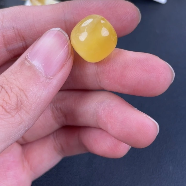 琥珀裸石未镶嵌天然87