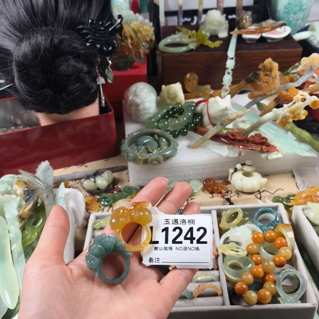 蛇纹石玉发饰合金花*。