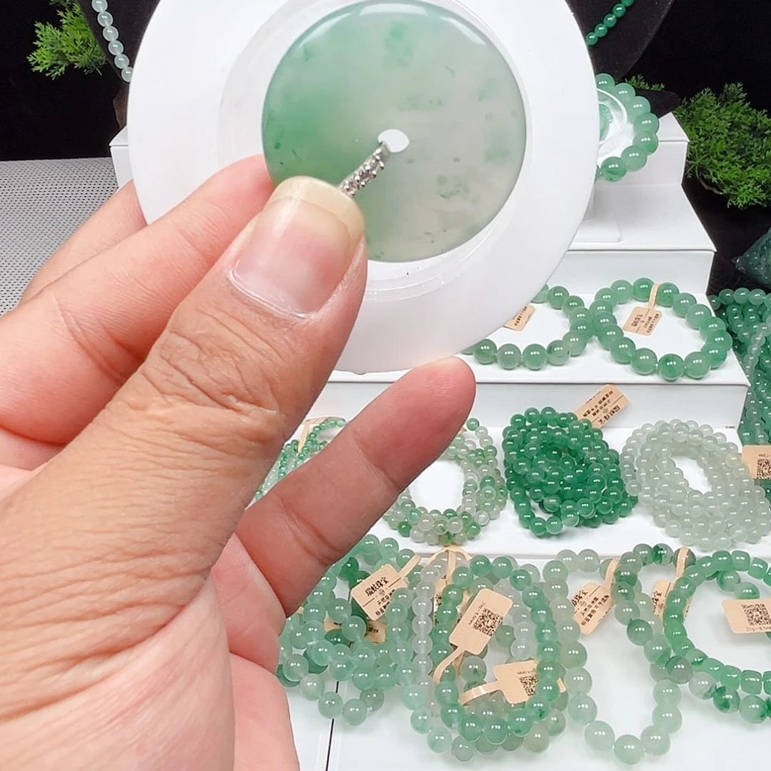 石英质玉未镶嵌颈饰