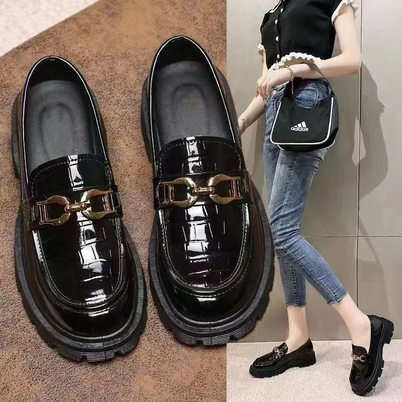 8801浅口软底百搭粗跟套脚中年漆皮圆头休闲乐福鞋中跟