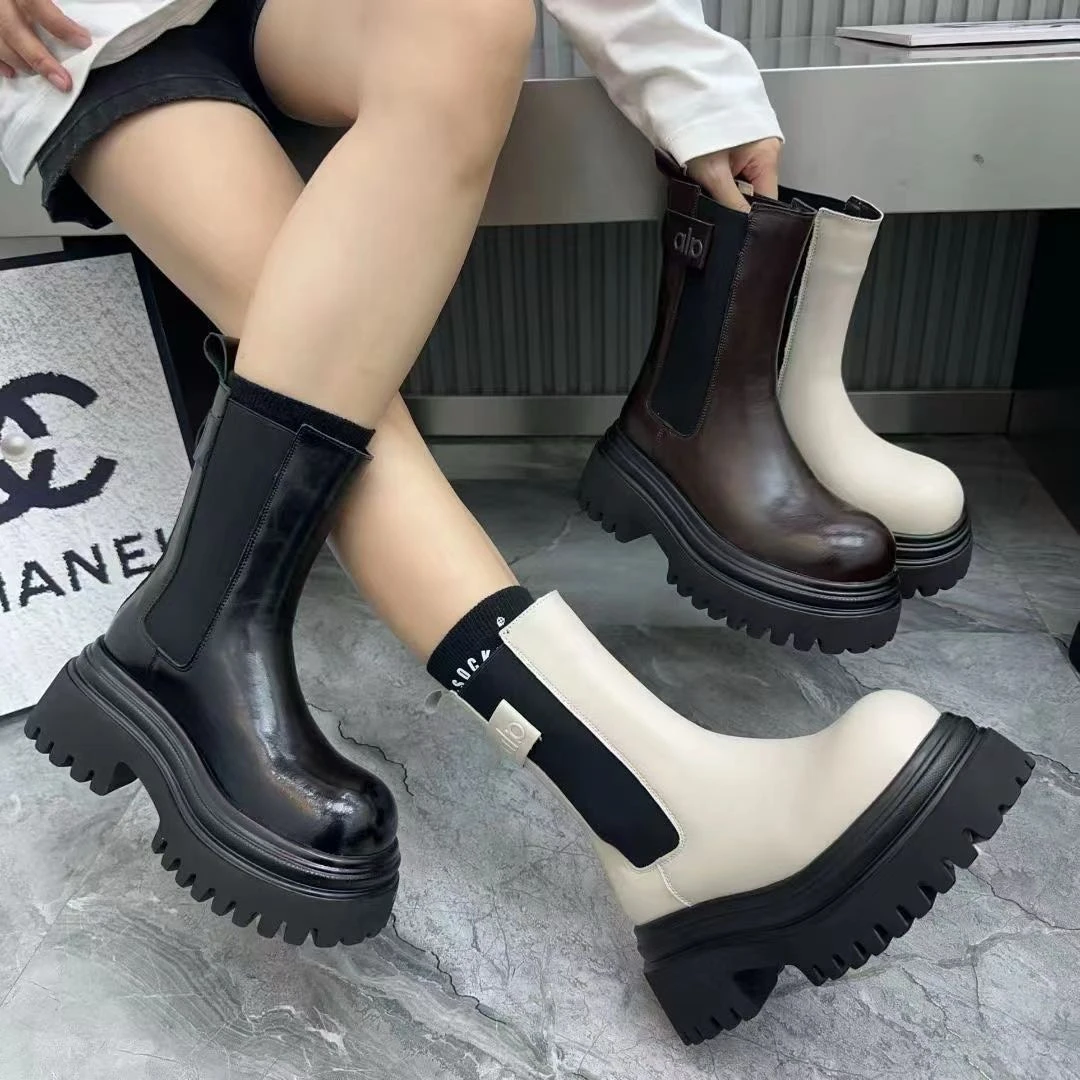 2025年新款切尔西英伦风复古圆头套筒烟筒靴女小个子增高厚底短靴