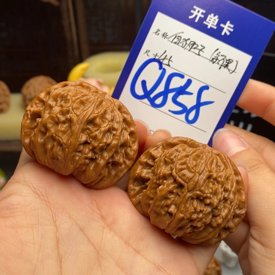 狗***纯吊坠文玩核桃白狮子