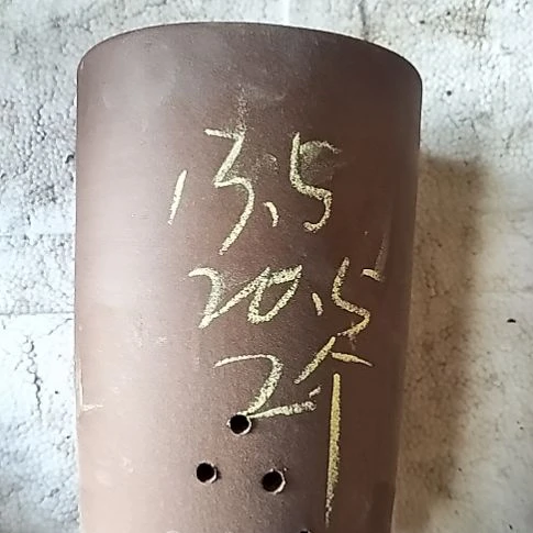 大笔筒两个紫砂花盆