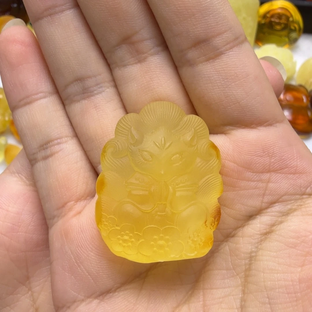 蜜蜡未镶嵌珠宝奇石