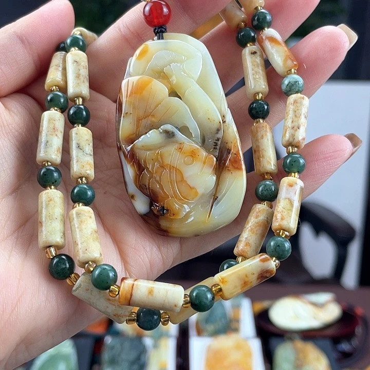 蛇纹石玉颈饰未镶嵌