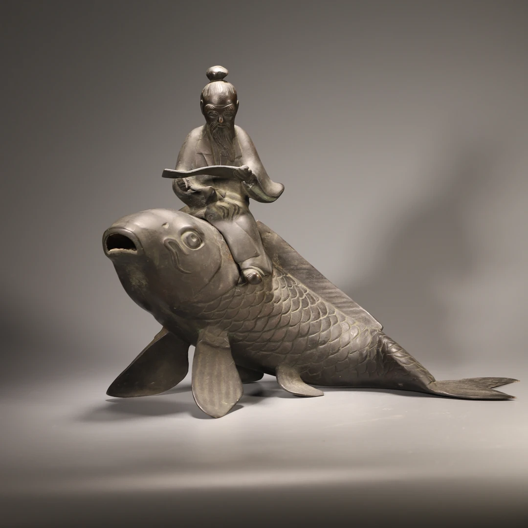 Lot25清代 琴高骑鲤鱼形铜香薰