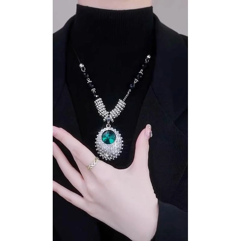 高级感绿水滴毛衣链项链女韩版时尚百搭秋冬吊坠衣服装饰挂件配饰