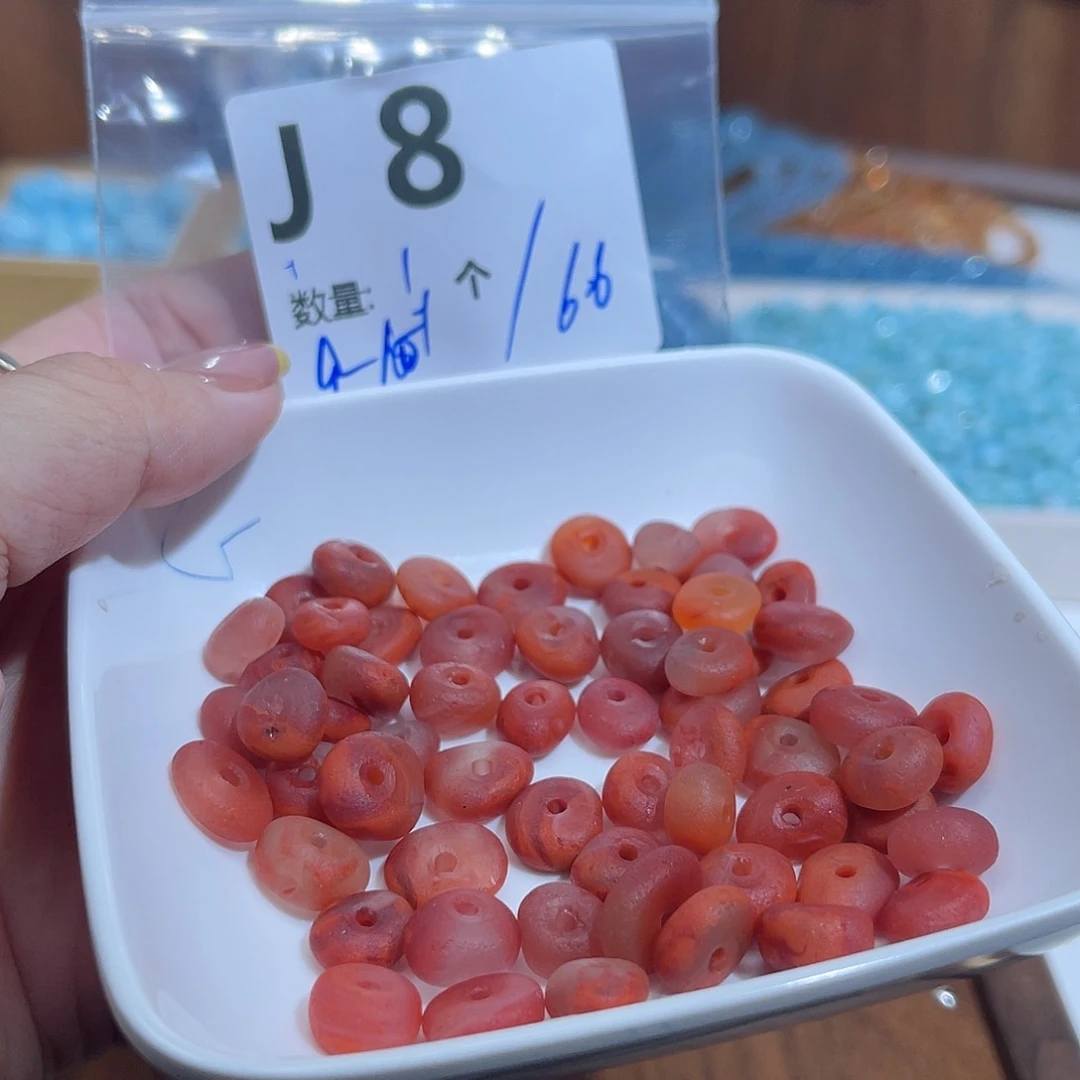 南红玛瑙未镶嵌珠宝半成品J8。