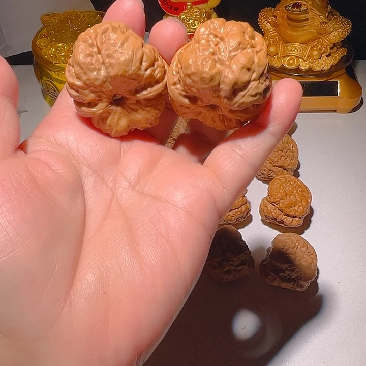 把件龙脊菩提文玩核桃