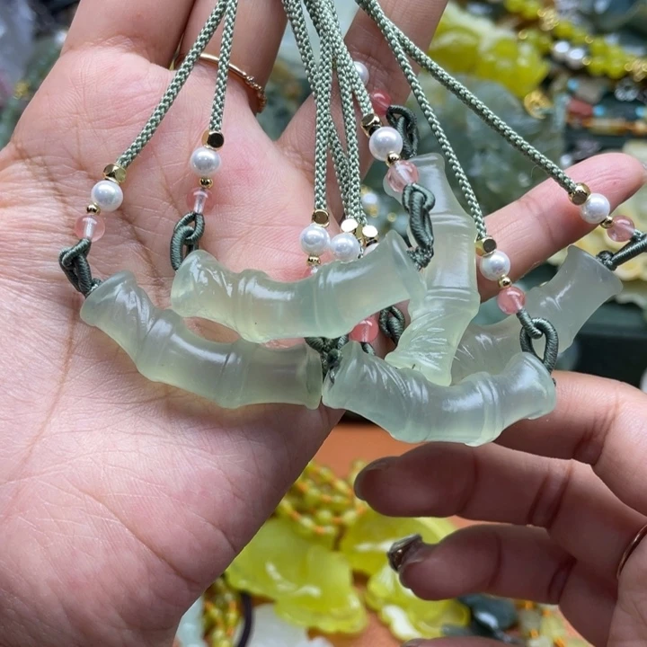 蛇纹石玉未镶嵌吊坠