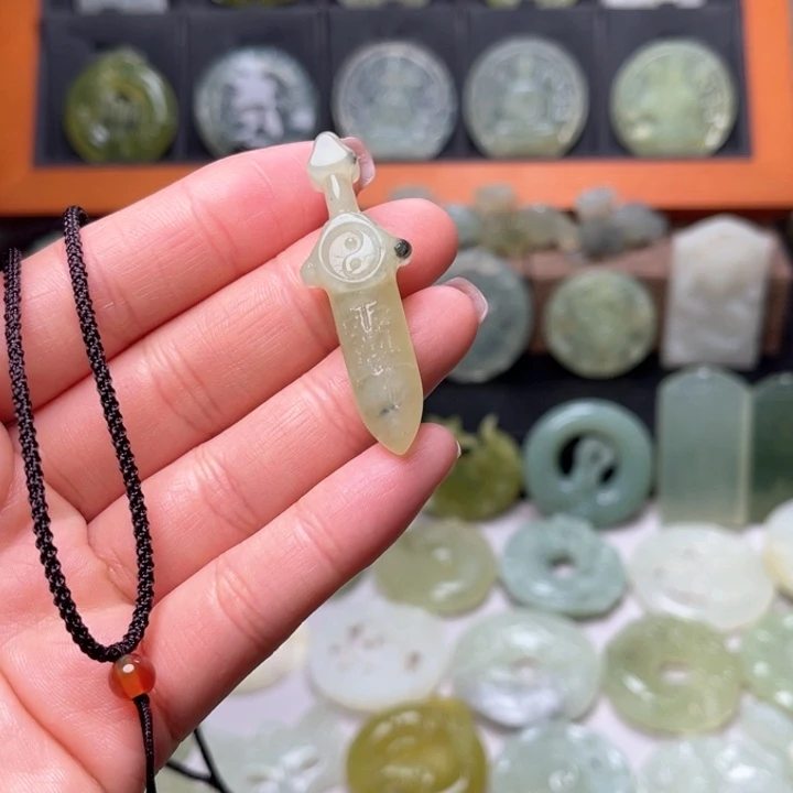 岫玉吊坠(赠链)未镶嵌
