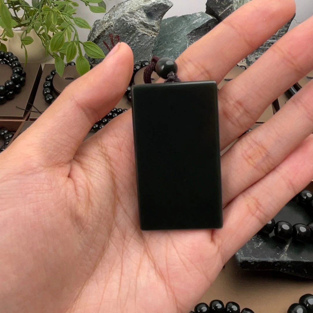 H***t和田玉未镶嵌颈饰塔青无事牌