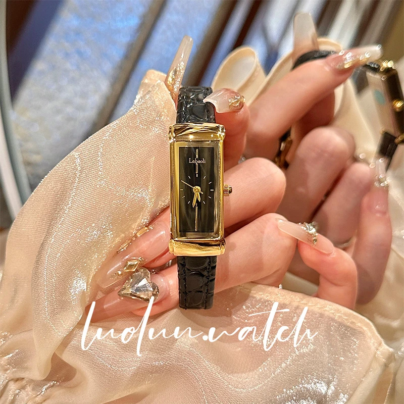 【萝伦】新款长方形时髦洋气个性百搭女士手表高级感女石英腕表426