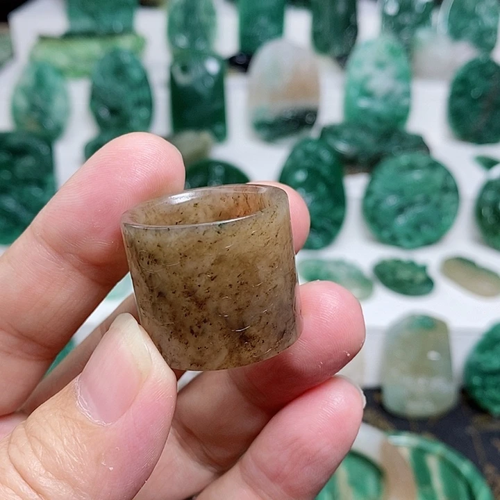 未镶嵌独山玉颈饰