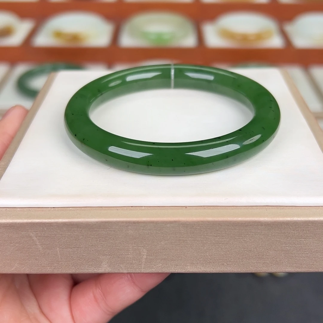 和田玉未镶嵌手镯碧玉