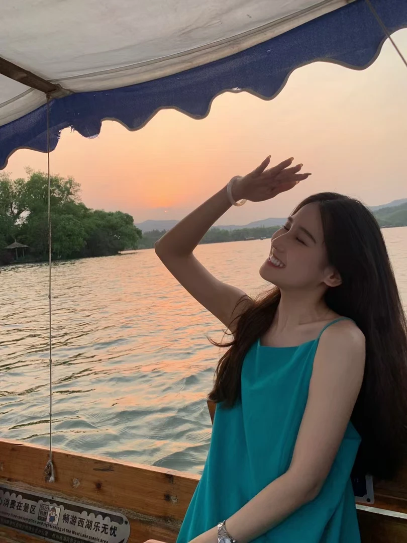 RS@5653 法式优雅气质吊带简约花苞连衣裙