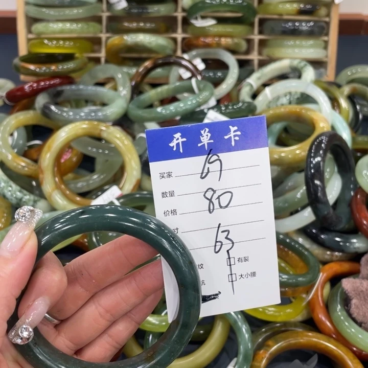 田***甜蛇纹石玉未镶嵌手镯