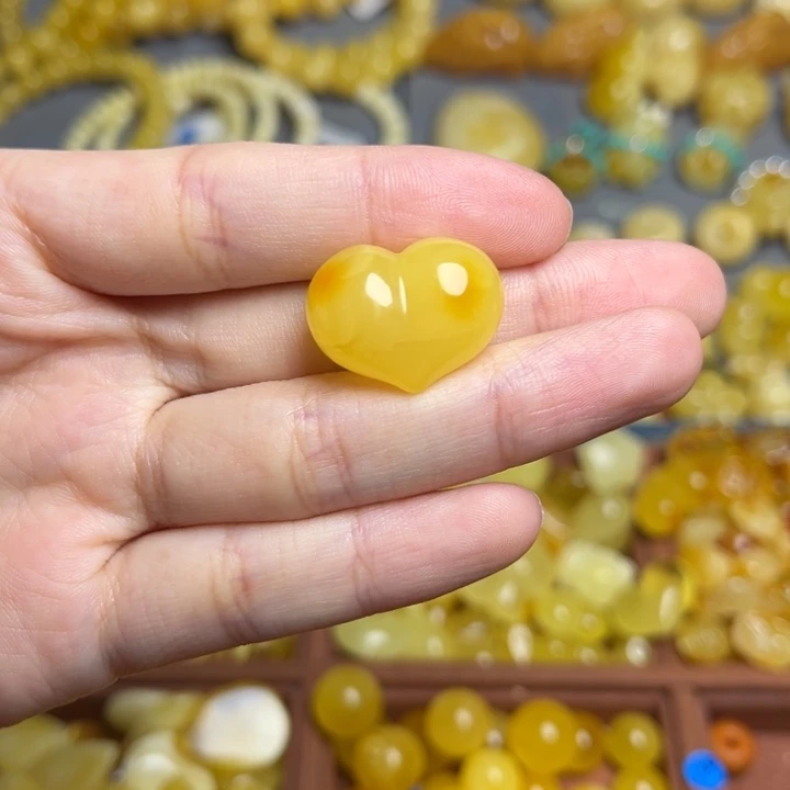 猫***西蜜蜡未镶嵌珠宝奇石屁桃