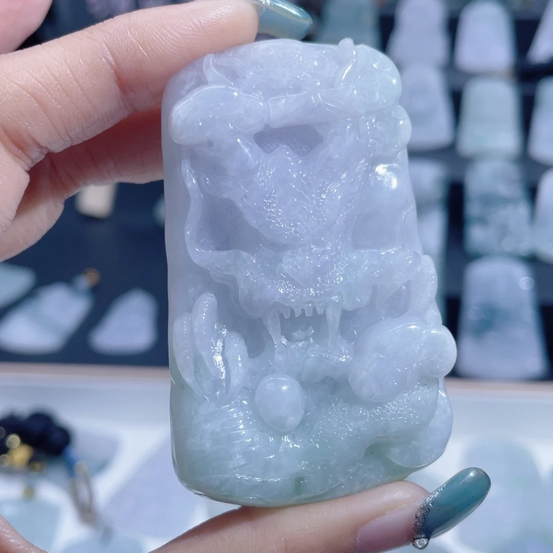 翡翠未镶嵌颈饰龙牌