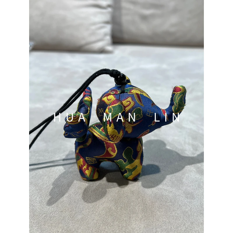 【花滿林】‘吉瑞飞象’蓝色桑蚕丝挂件2500