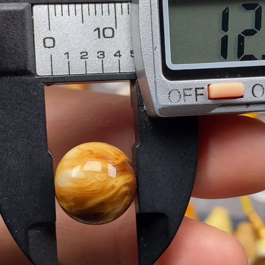 裸石琥珀未镶嵌圆珠