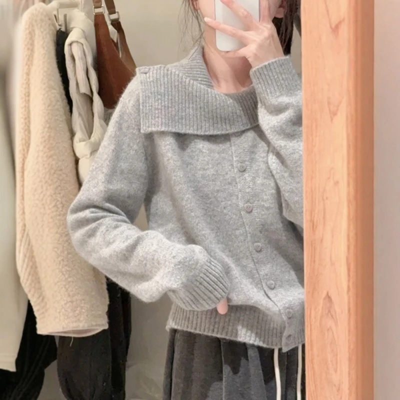 设计感小众灰色翻领针织开衫女早秋气质别致不规则短款毛衣上衣