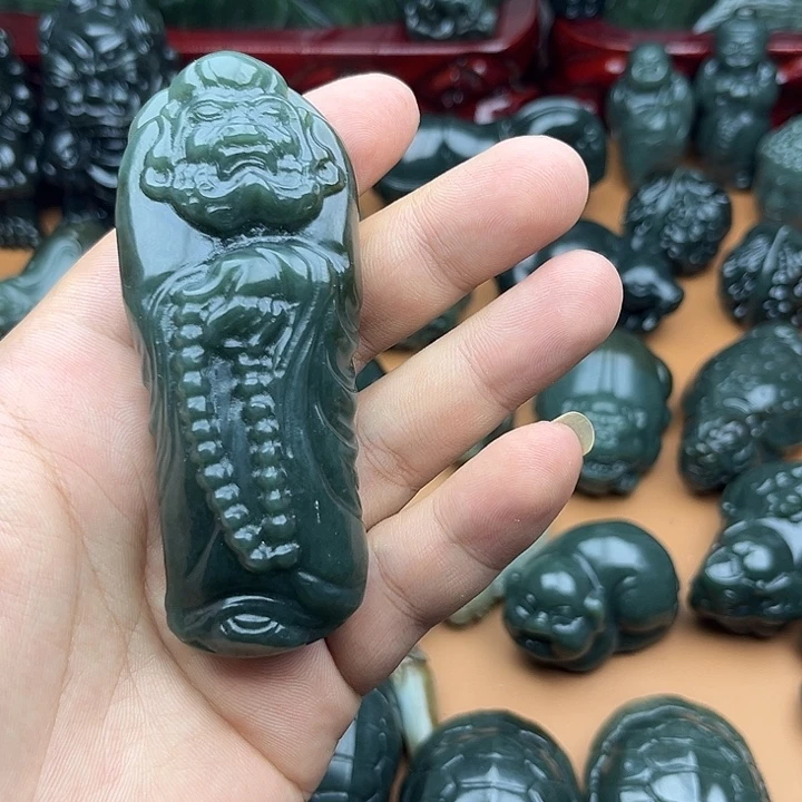 和田玉未镶嵌把件