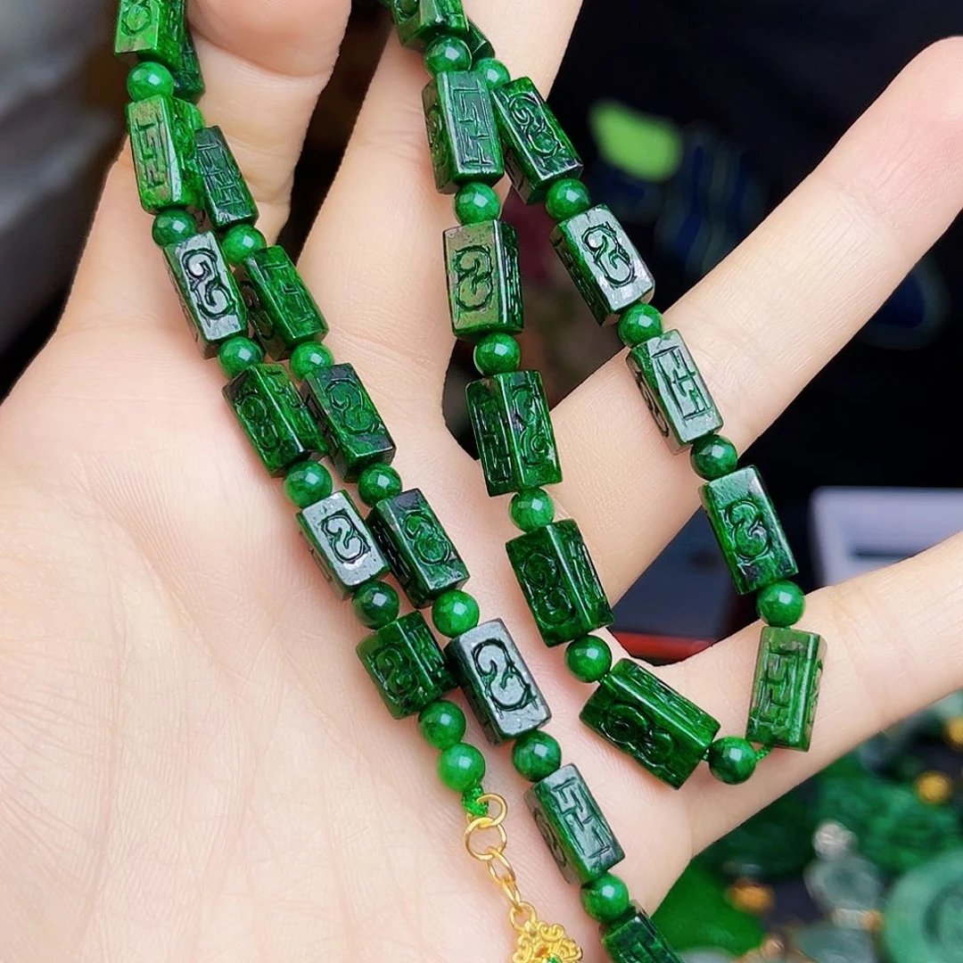 翡翠未镶嵌颈饰多样性