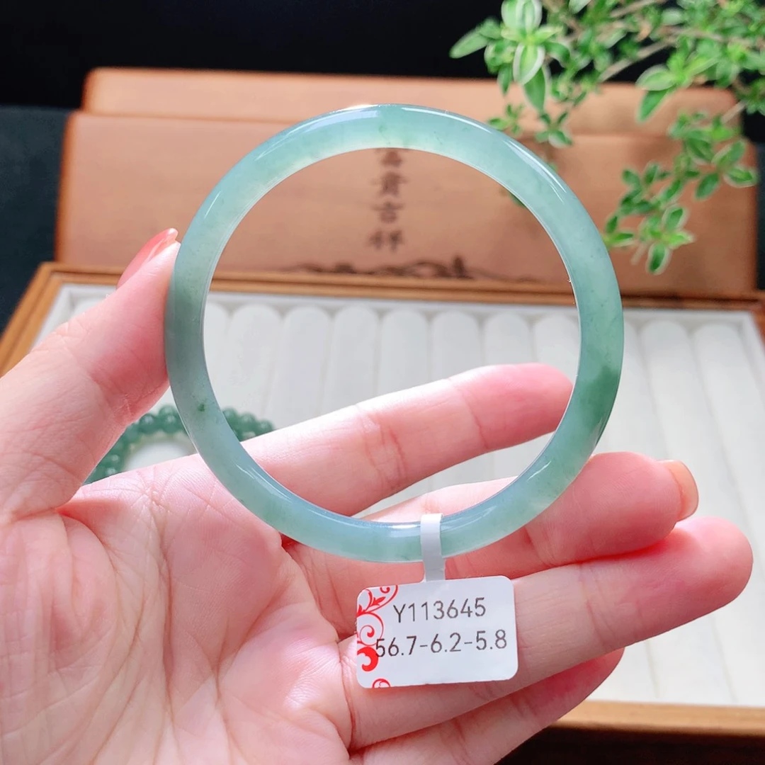 未镶嵌手镯（圆镯）翡翠