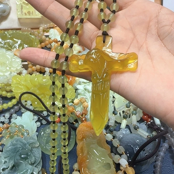 合金蛇纹石玉吊坠