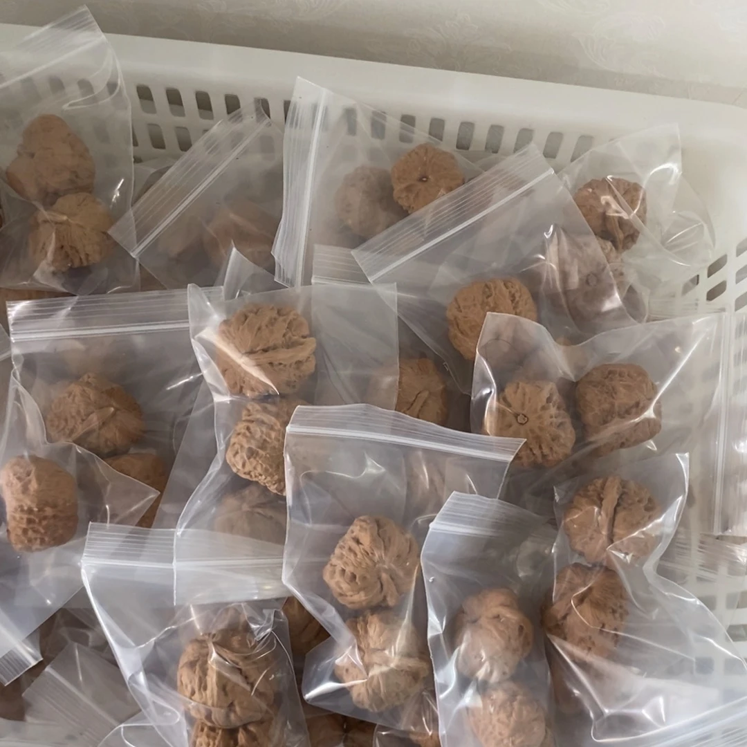 文玩核桃吊坠一根筋有瑕疵