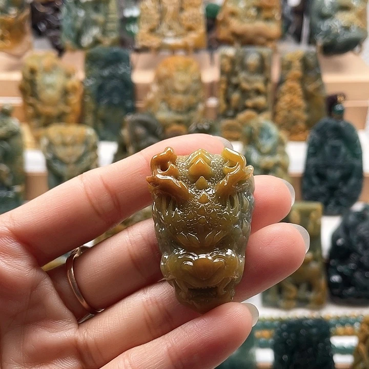 翡翠未镶嵌颈饰天然翡翠A货龙