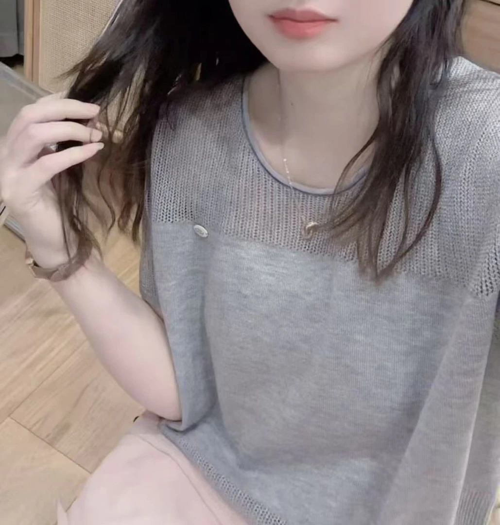 七言家巨好看！素颜雅灰镂空薄款短袖8@