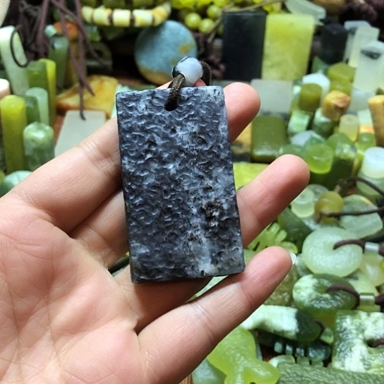 未镶嵌岫玉吊坠岫