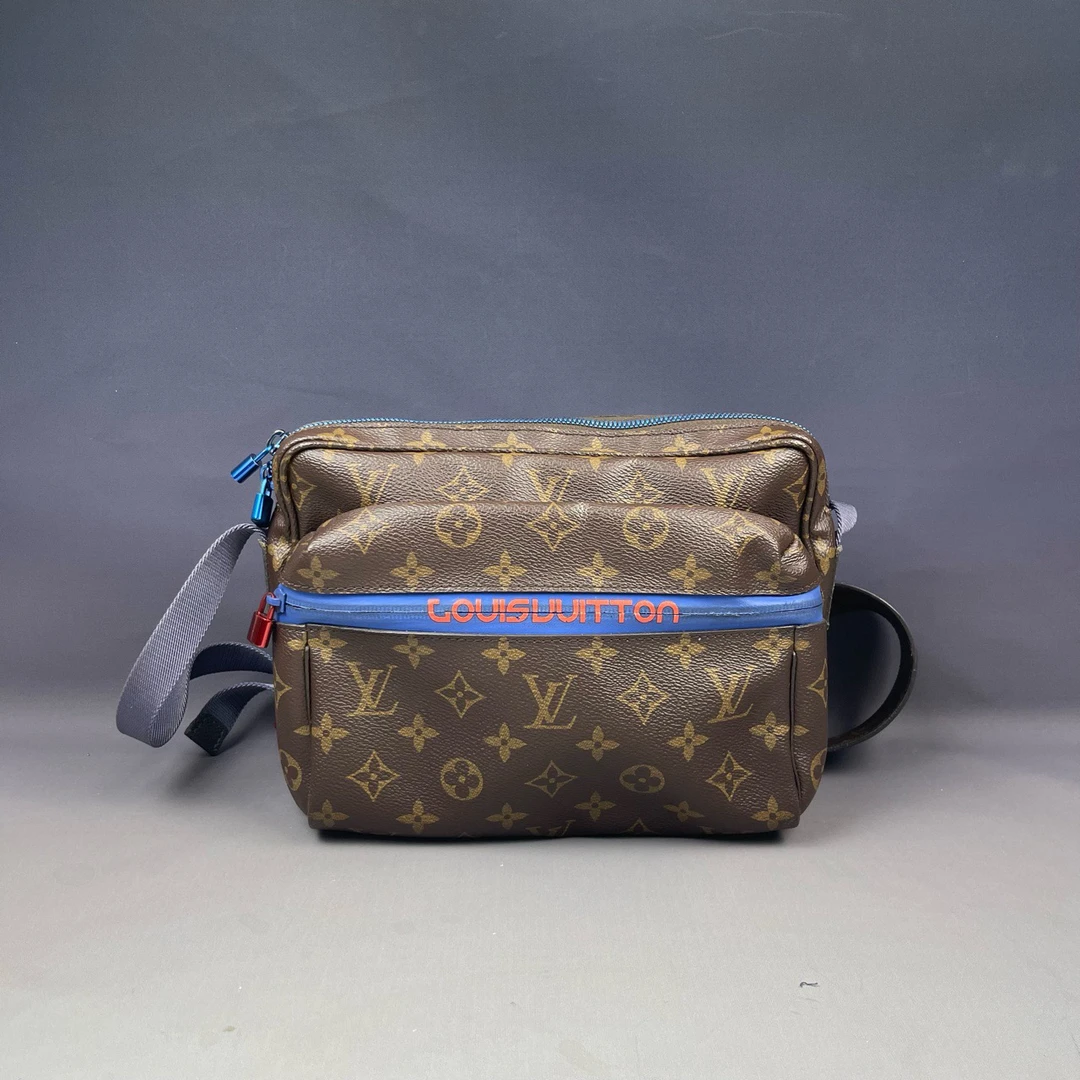 95新  6093/LV限量 18ss 秀款绝版/98新/肩带轻微磨损/28*8*18cm